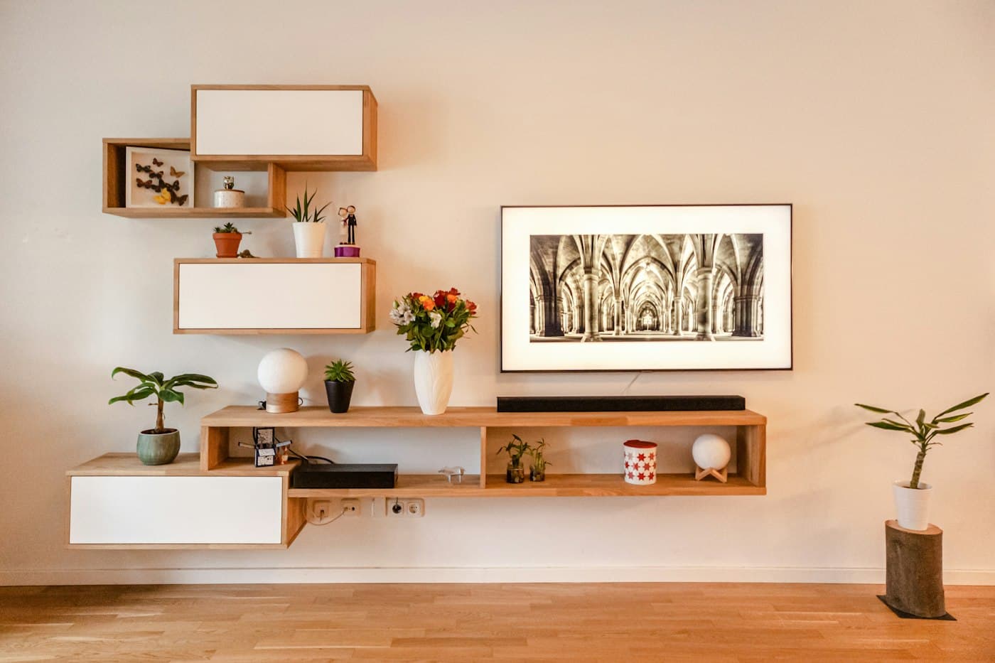 Rak TV dan furnitur kayu